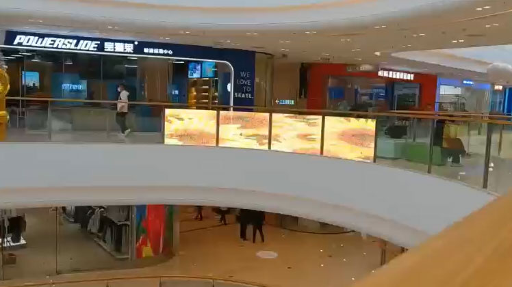 安陽吾悅廣場P10貼膜護欄屏安裝施工中